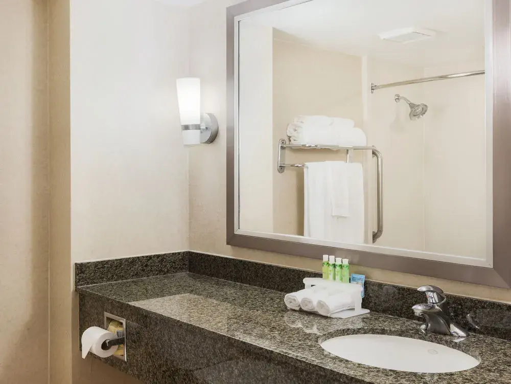 Photo - Holiday Inn Express West Los Angeles by IHG