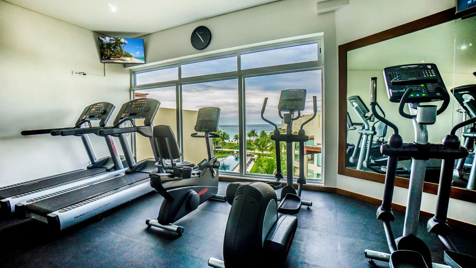 Foto - The Elements Oceanfront & Beachside Condo Hotel