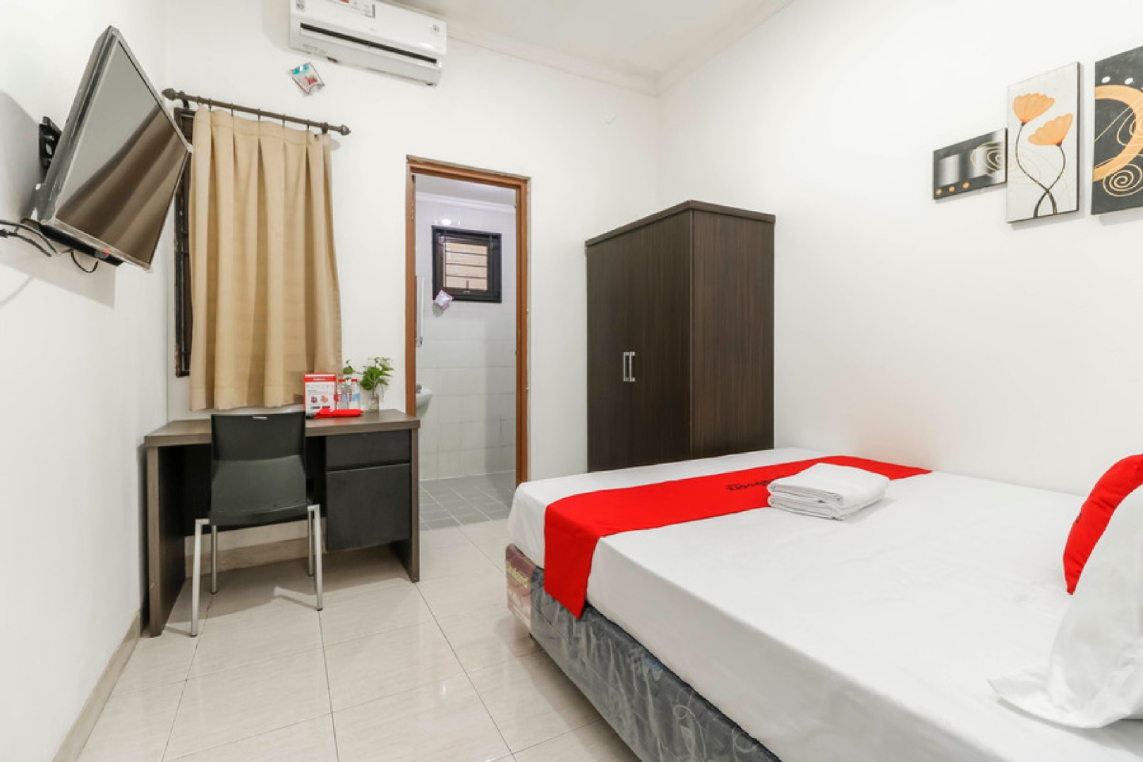 Foto - RedDoorz Plus near Trisakti University
