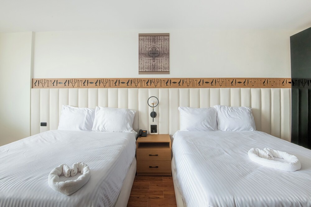 Photo - Superior Pyramids INN