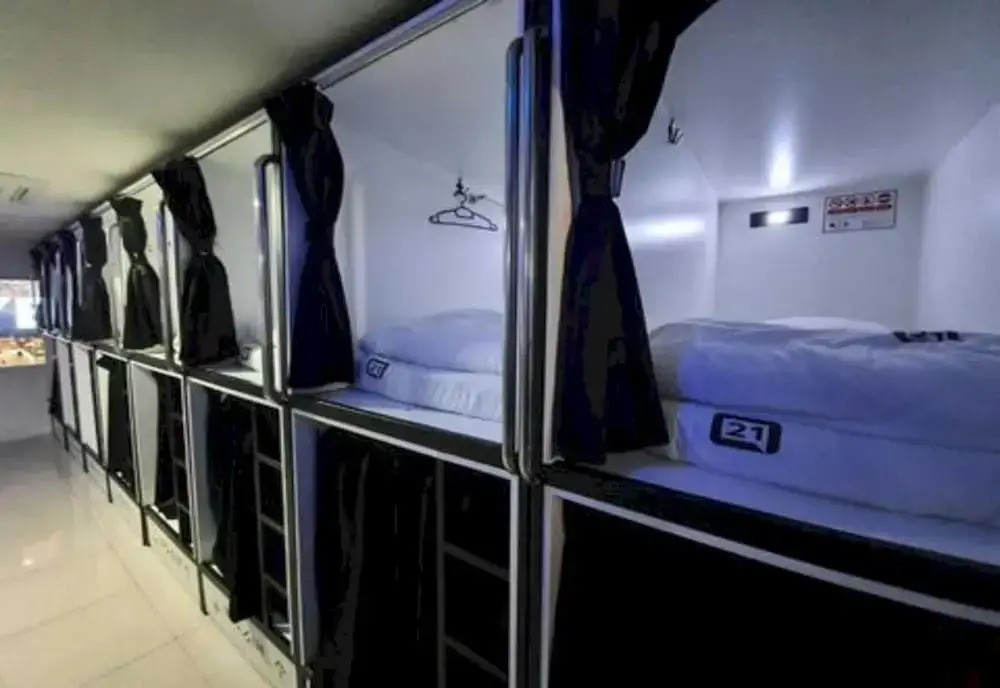 Foto - Oyo 91036 J Capsule Hotel Jalan Bukit