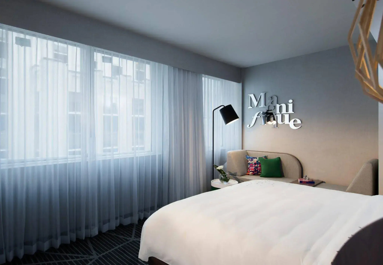 Photo - Renaissance Montreal Downtown Hotel