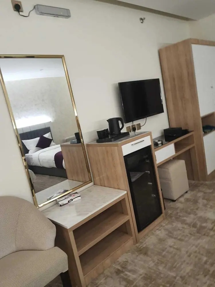 Photo - Diamond Corners Hotel