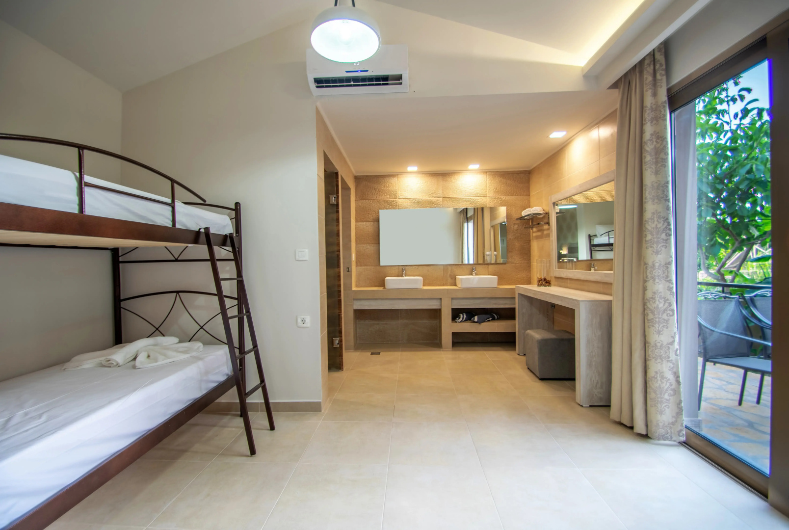 Photo - Paradise Apartments
