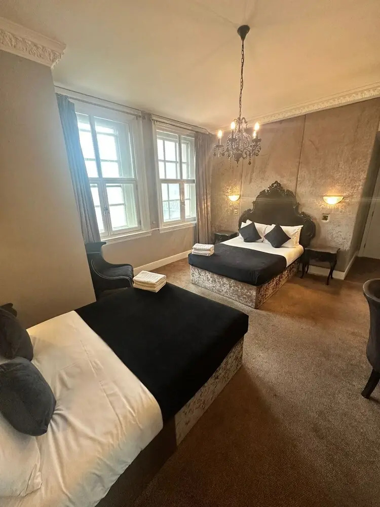 Photo - White Star Line Hotel