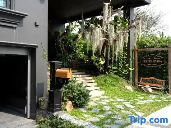 Photo - The Black Kingdom - เดอะ แบล็ค คิงดอม