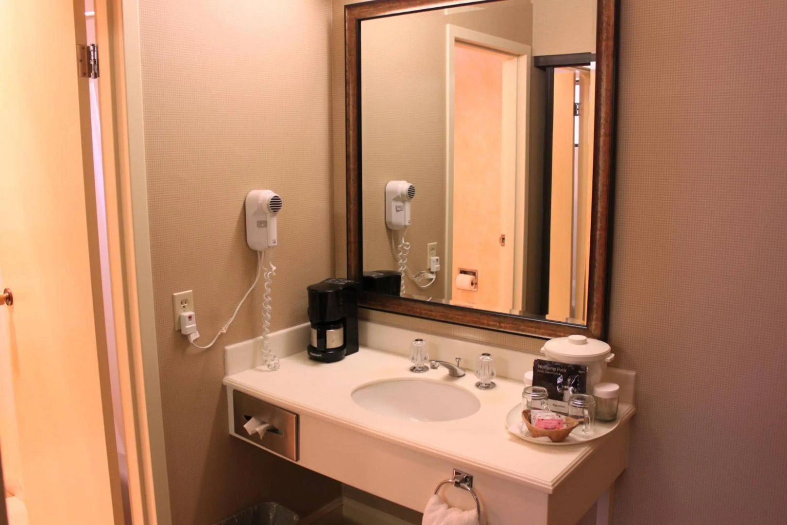 Photo - Columbus Motor Inn