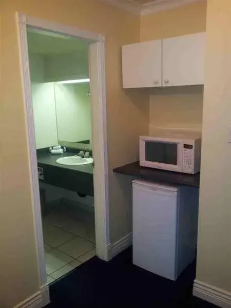 Photo - Island Travel Inn
