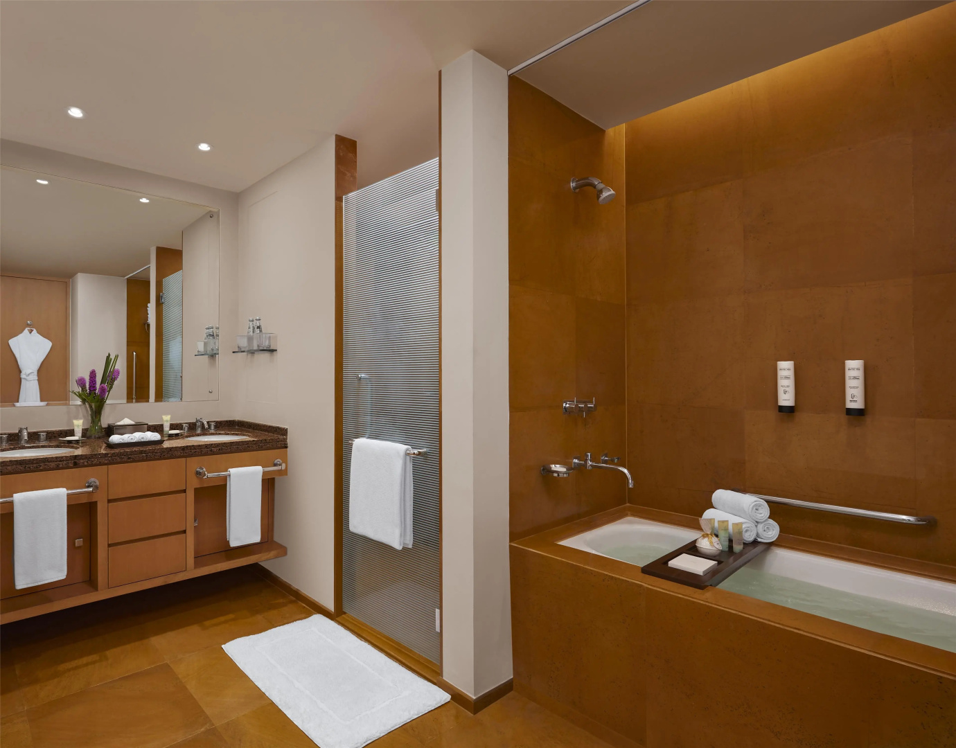 Photo - Grand Hyatt Mumbai Hotel & Residences