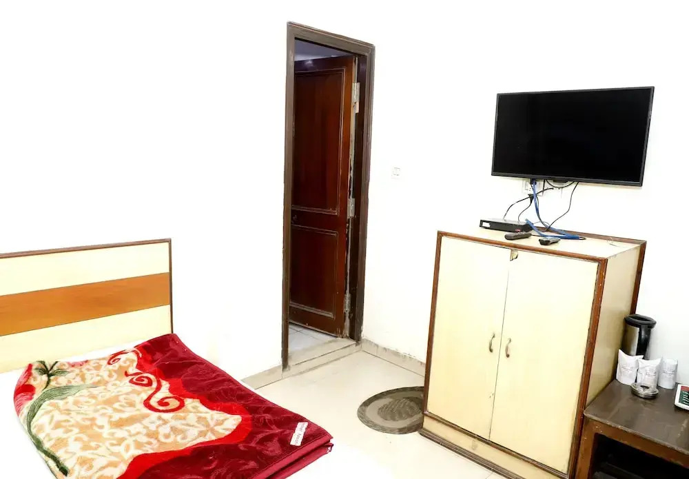 Photo - Hotel Maharani -New Delhi Railway Station - Paharganj