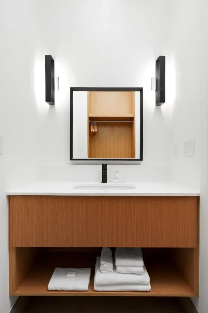 Photo - Victorian Hotel