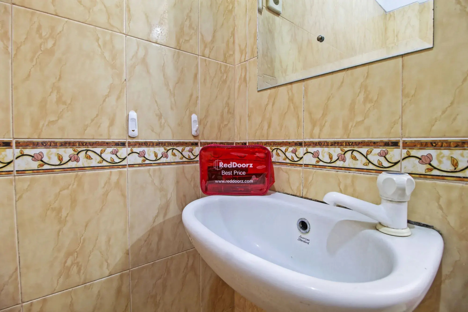 Photo - RedDoorz Plus near Ciputra World Kuningan 2