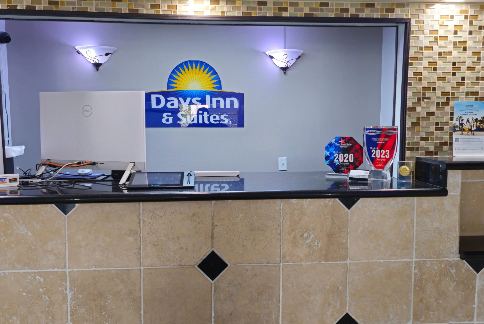 Foto - Days Inn & Suites by Wyndham Tampa/Fairground/Casino Area