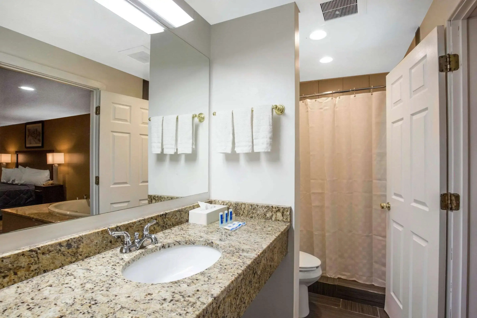 Photo - Rodeway Inn Lyons - La Grange