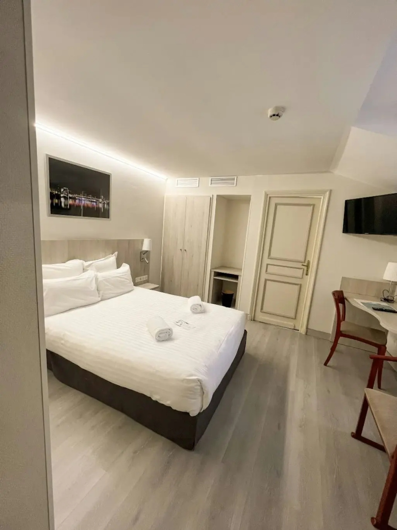 Photo - Le Phenix Hotel