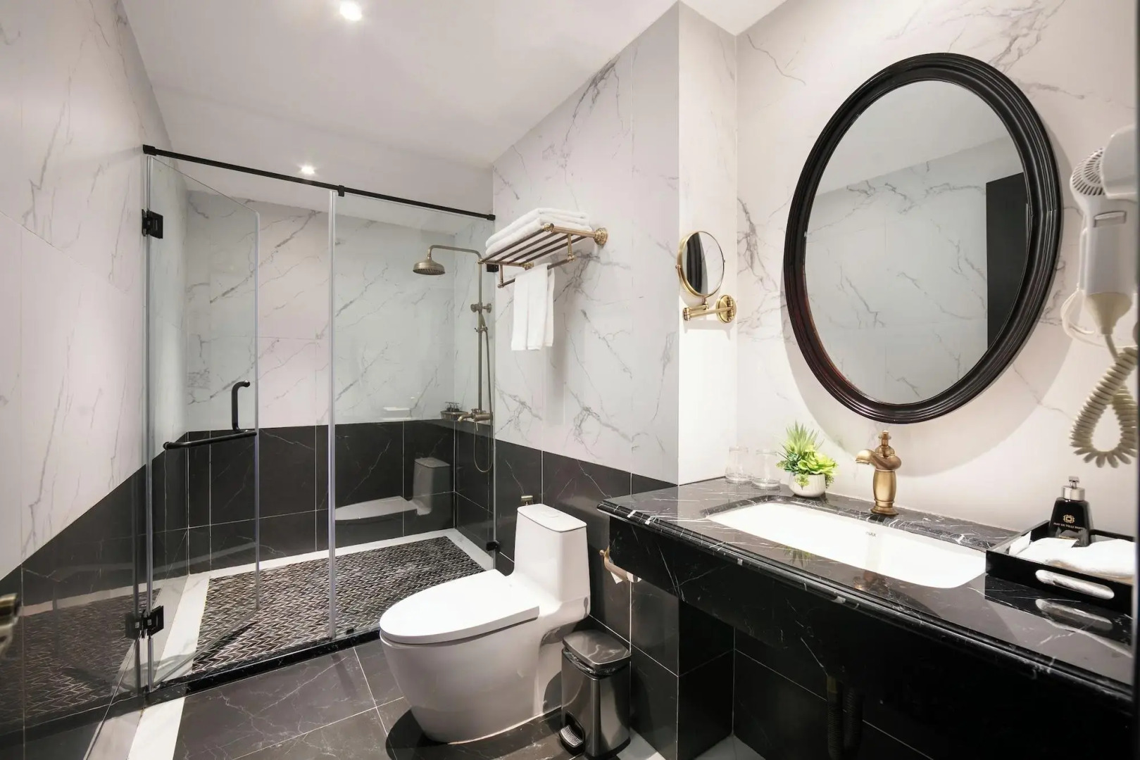 Photo - MAY DE VILLE Crown Hotel