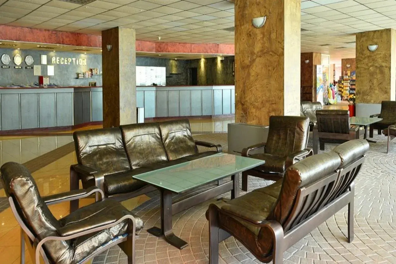 Photo - Hotel Ambassador - Free Parking