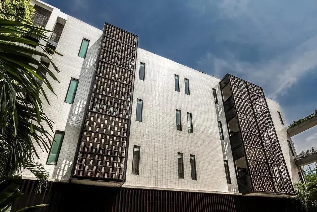 Photo - The Aviary Hotel