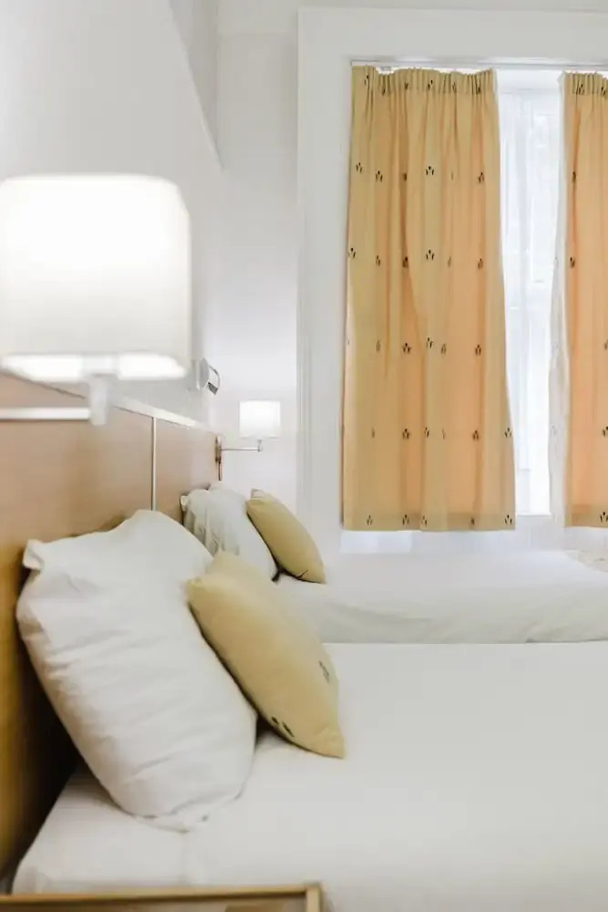 Photo - Falcon Hotel