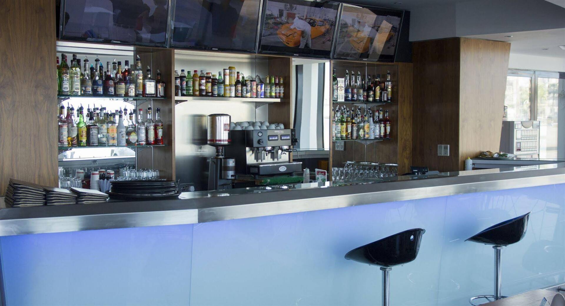 Foto - Water's Edge Hotel