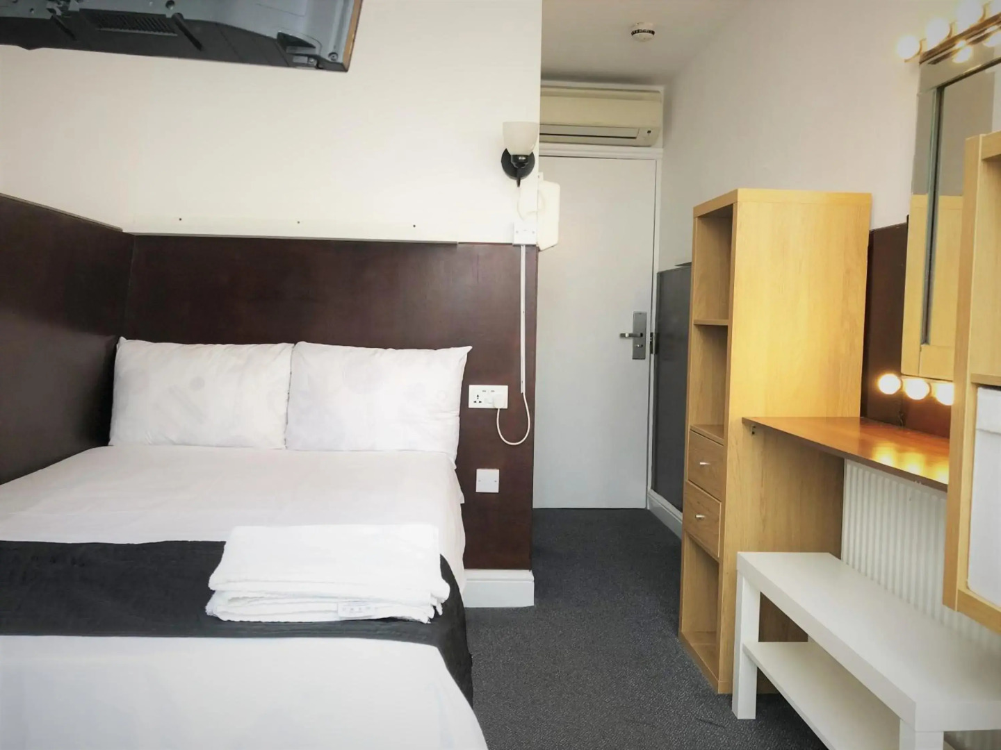 Photo - Plaza London Hotel