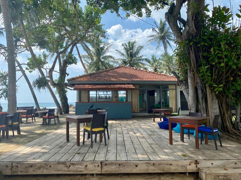 SRI GEMUNU BEACH