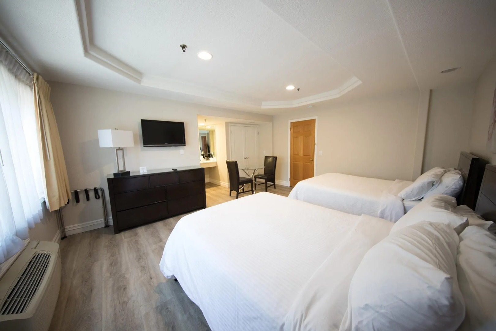 Foto - Wilshire Crest Hotel