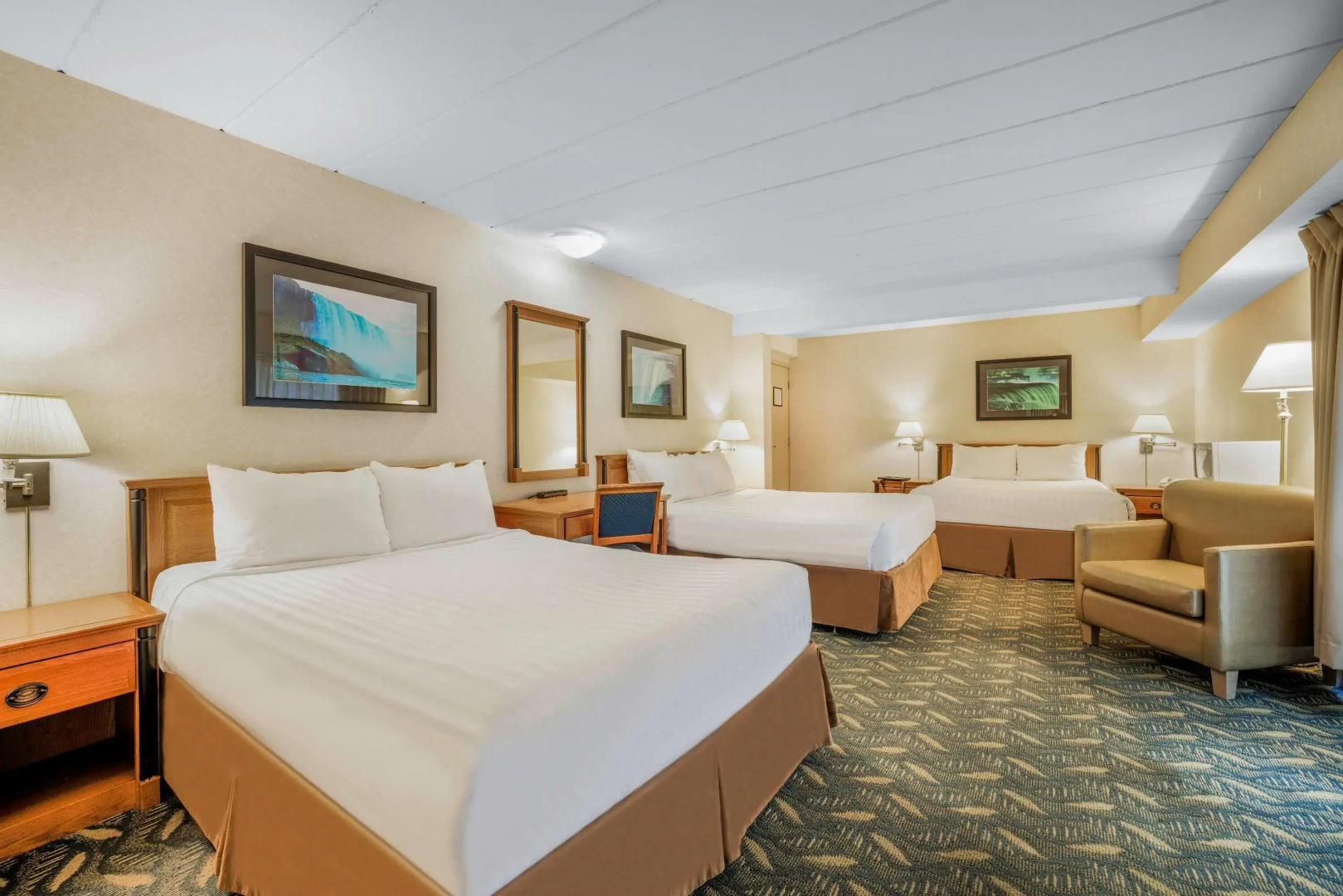 Photo - Travelodge by Wyndham Niagara Falls at the Falls