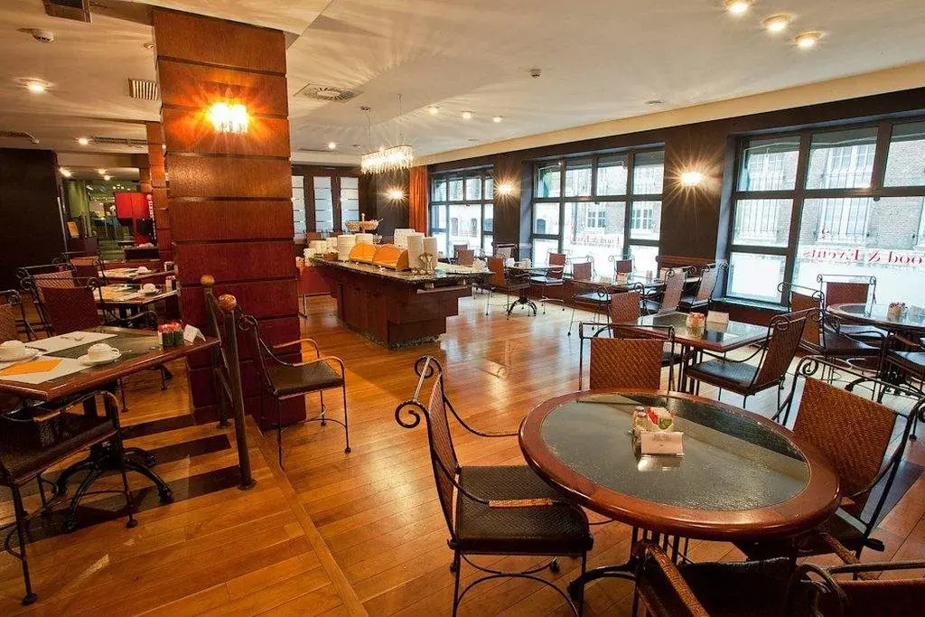 Photo - Theater Hotel