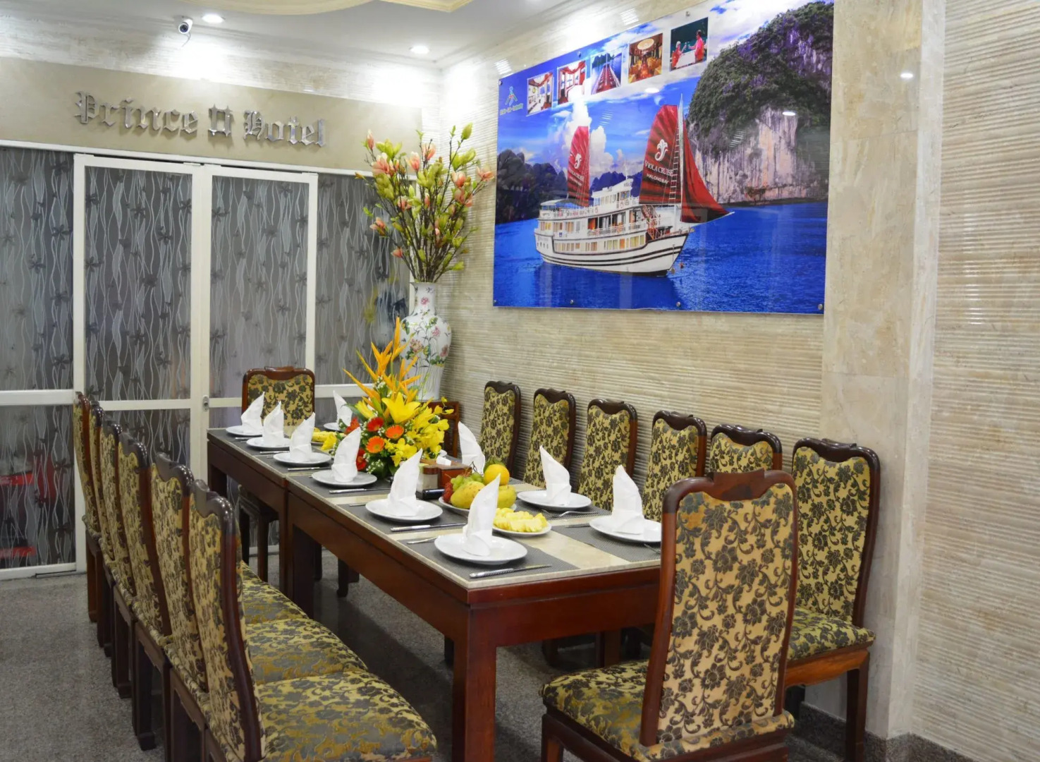 Photo - Prince II Hotel