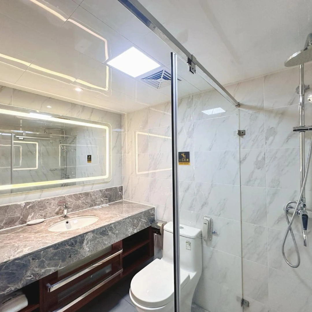 Photo - Skyline Plaza Hotel