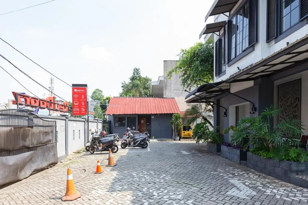 Photo - RedDoorz Plus near Mall Slipi Jaya
