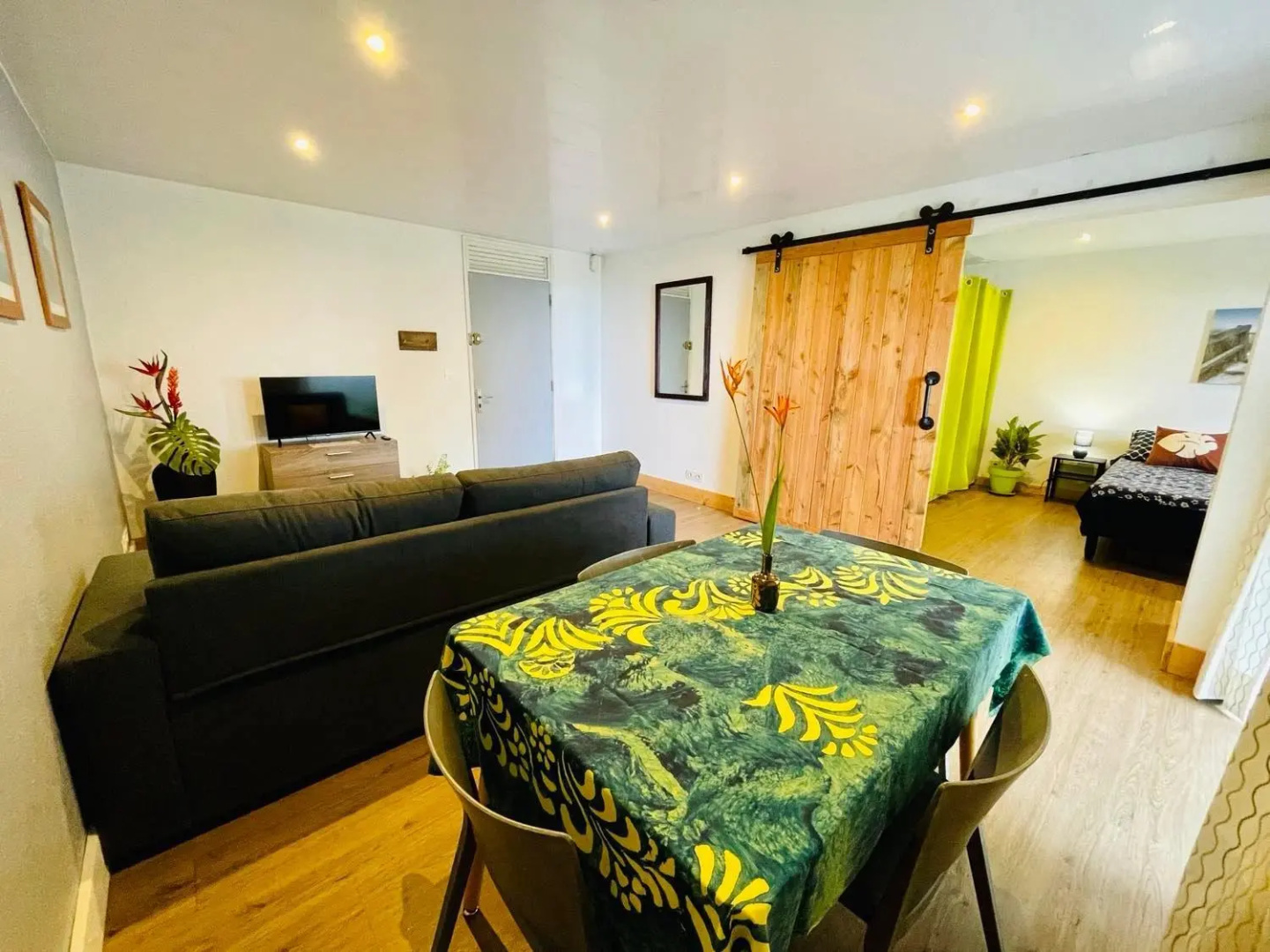Tunui City Apartment - Quiet & Pool