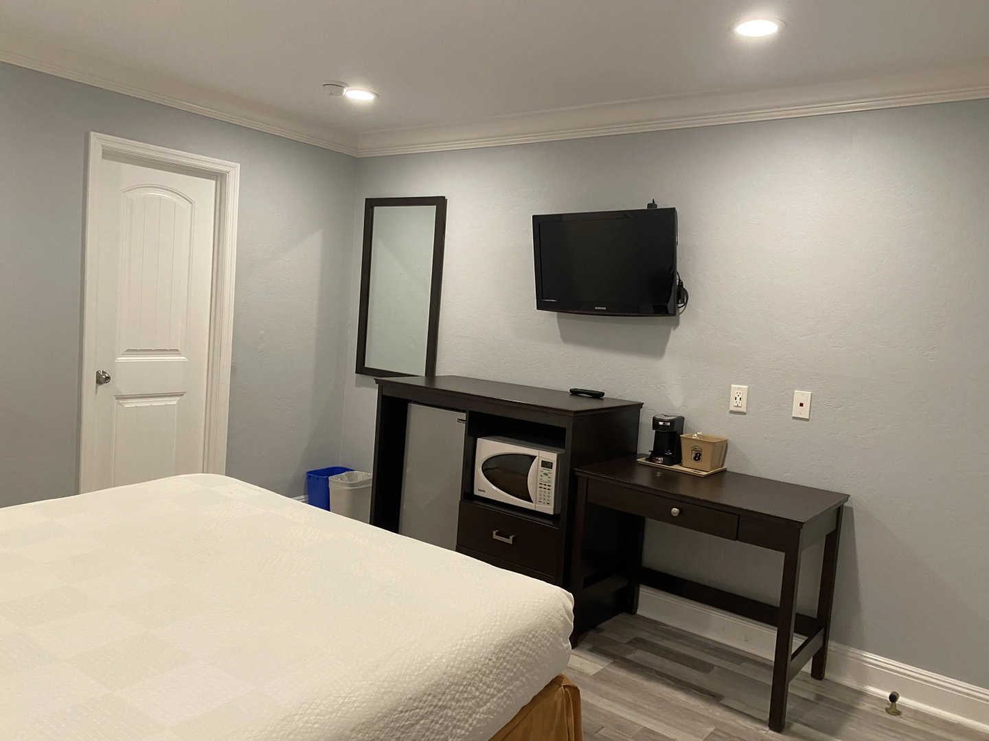 Photo - Aura Inn Monterey