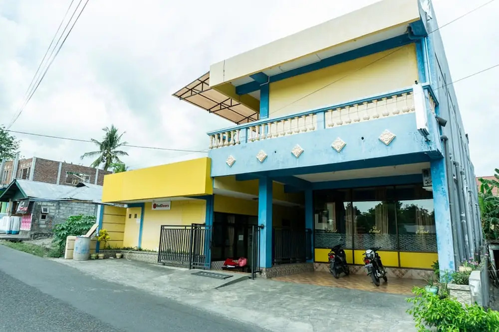 Photo - RedDoorz near H. Hasan Aroeboesman Airport