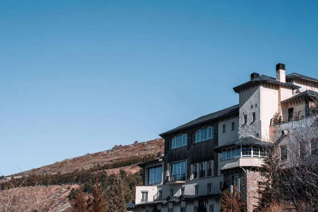 Photo - The Mountains Hotel