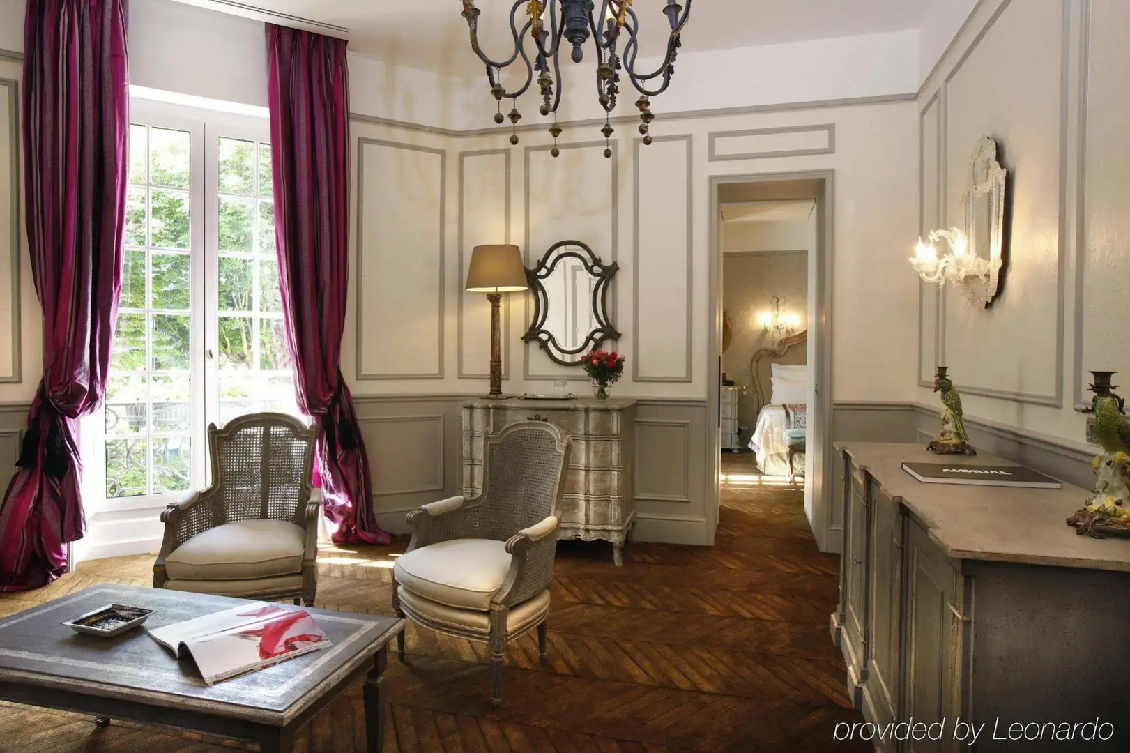 Photo - Saint James Paris