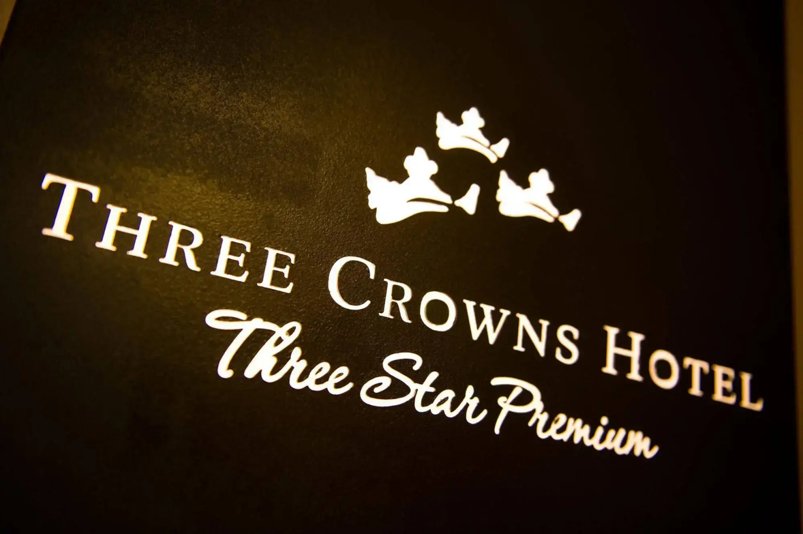 Photo - Three Crowns Hotel