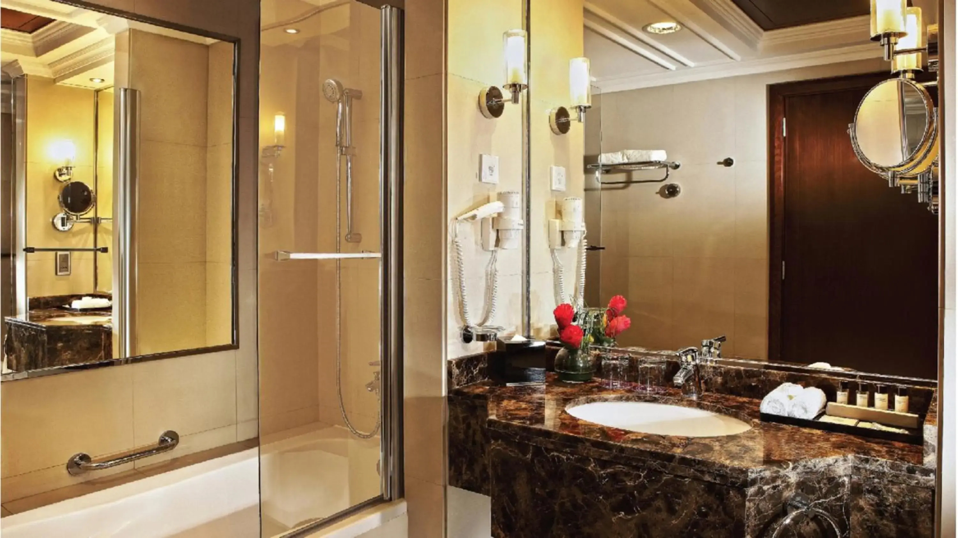 Photo - Premier Inn Dubai International Airport - An Emirates Group Company