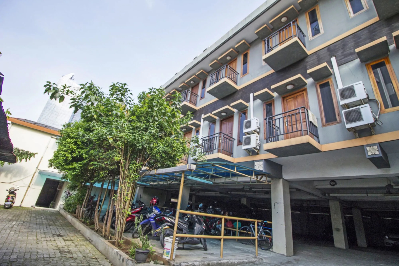 Photo - RedDoorz Plus near Ciputra World Kuningan 2