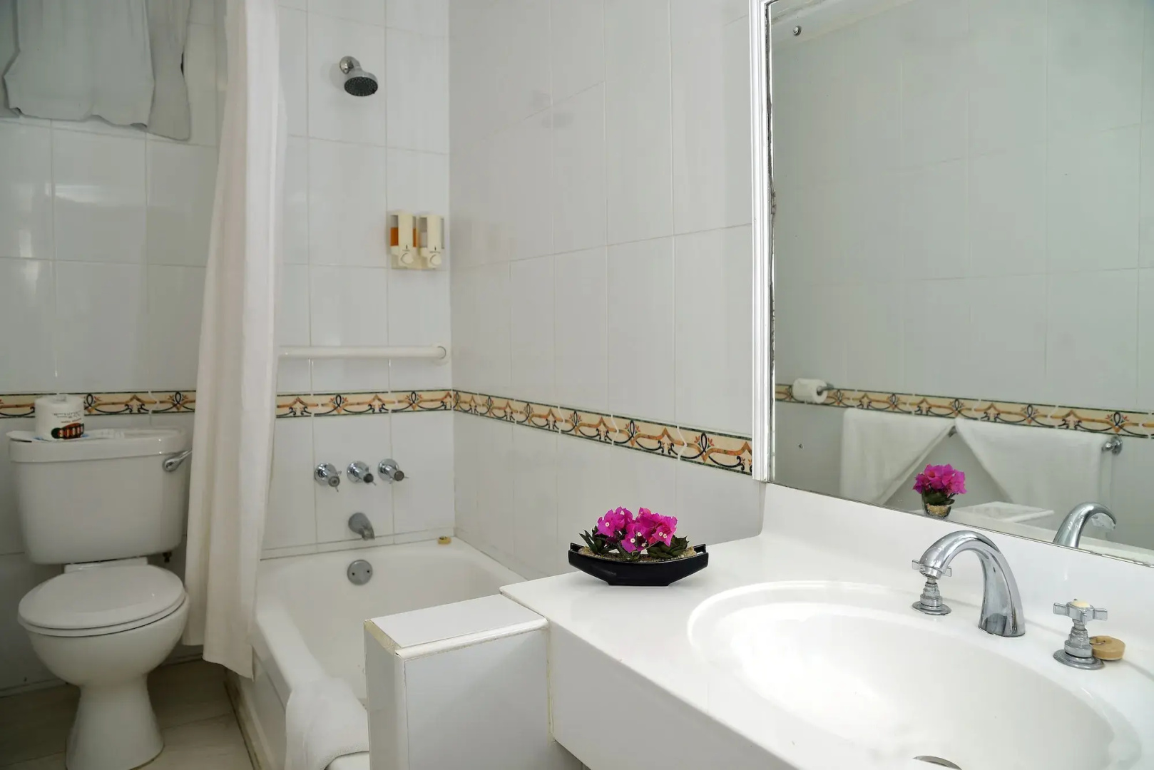 Photo - Dover Beach Hotel