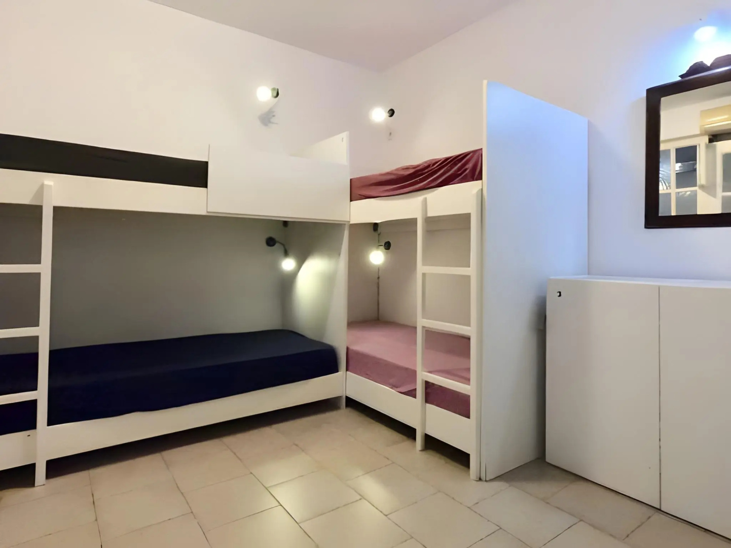 Photo - Fira Backpackers Place