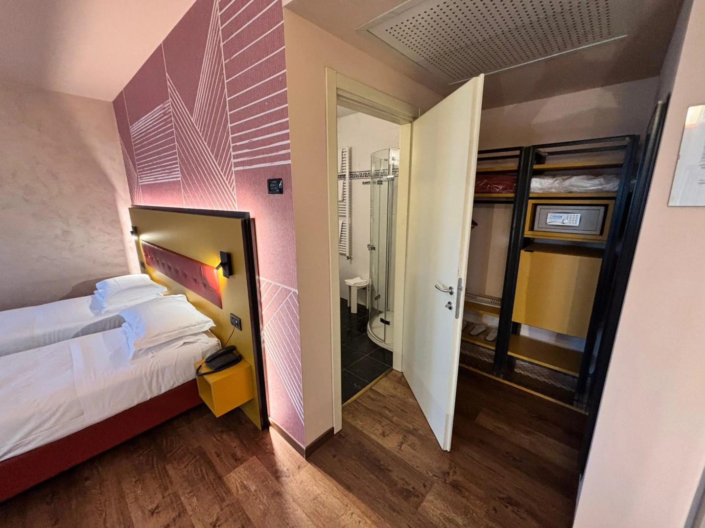 Photo - Art & Hotel