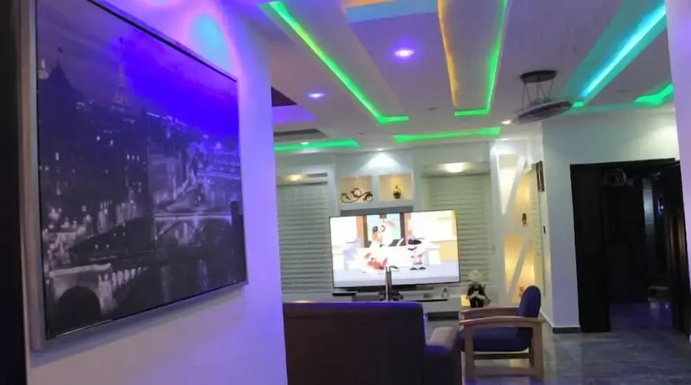 De-Lexis Hotel & Suites