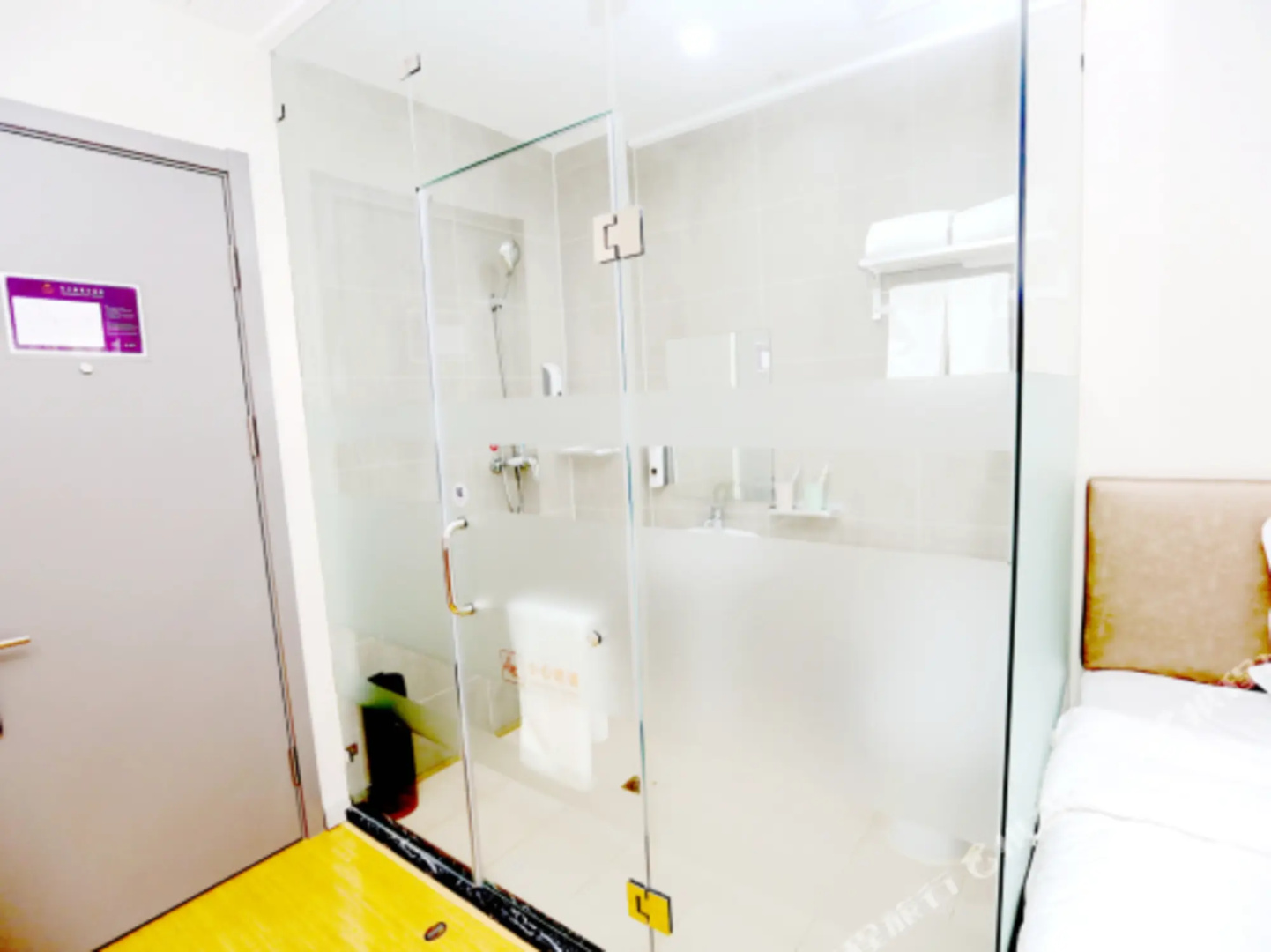 Chonpines Hotel (Dalian Xi'an Road Subway Station)