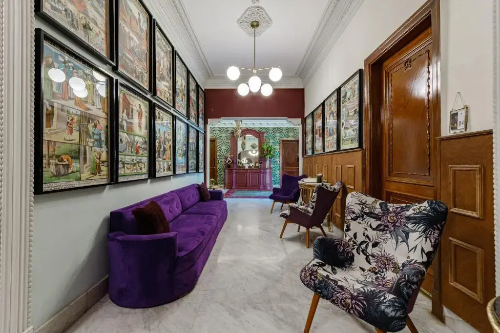 Photo - Pug Seal Polanco Anatole France