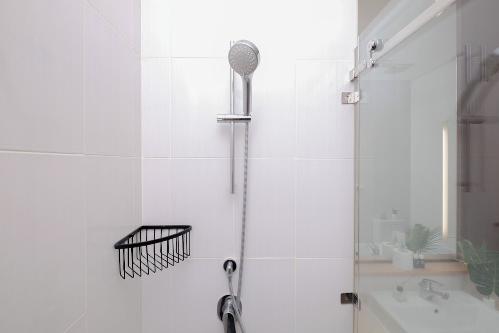 Modern Furnished 2Br At Samara Suites Apartment