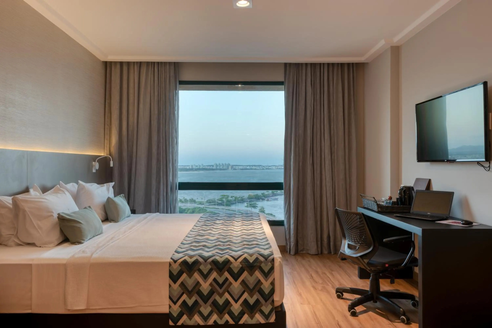 Photo - Comfort Suites Vitoria