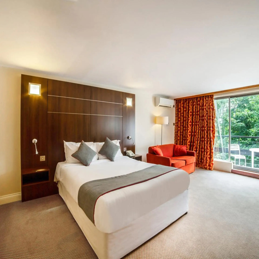 Photo - OYO The Bridge House Hotel