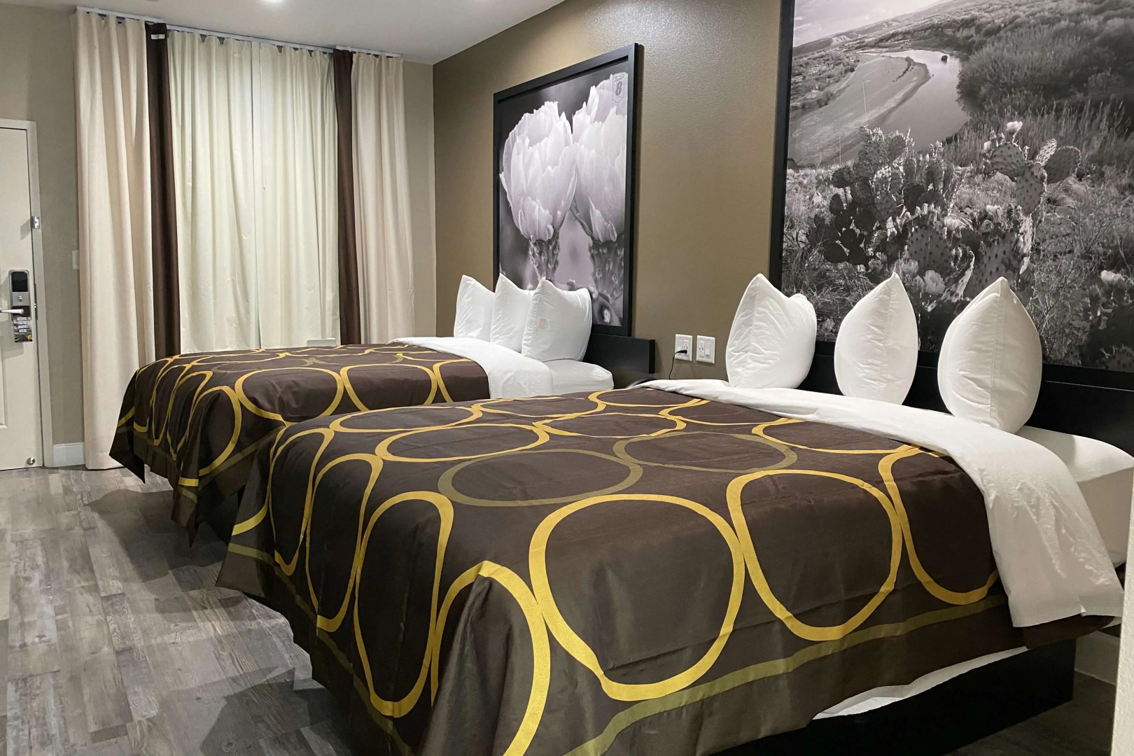 Photo - Super 8 by Wyndham Houston NW Beltway 8-West Rd